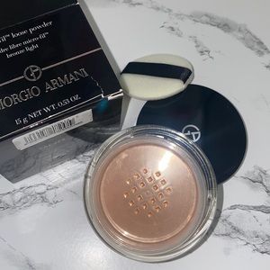 NWT Armani micro-fil loose powder: bronze light 
Never used
Still sealed in box